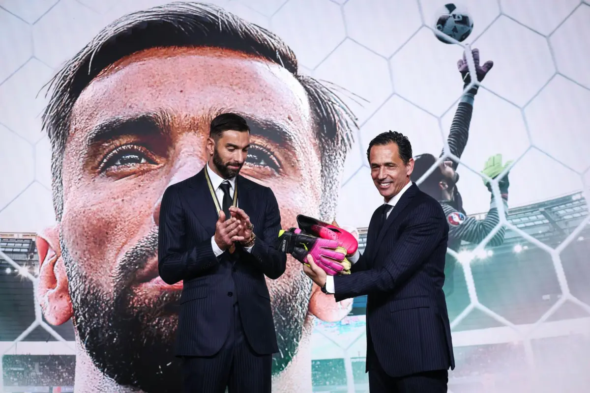 Patrício ao lado do presidente da Federação Portuguesa de Futebol, Pedro Proença