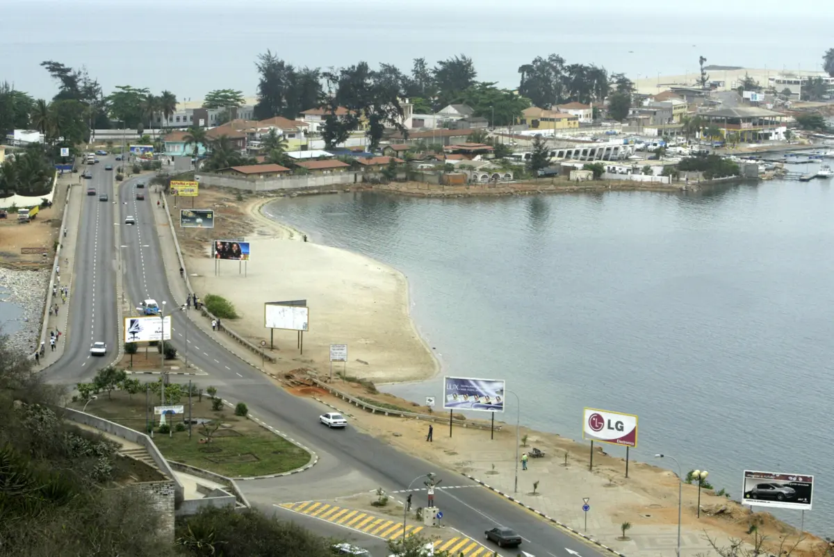 Camião embateu contra carro