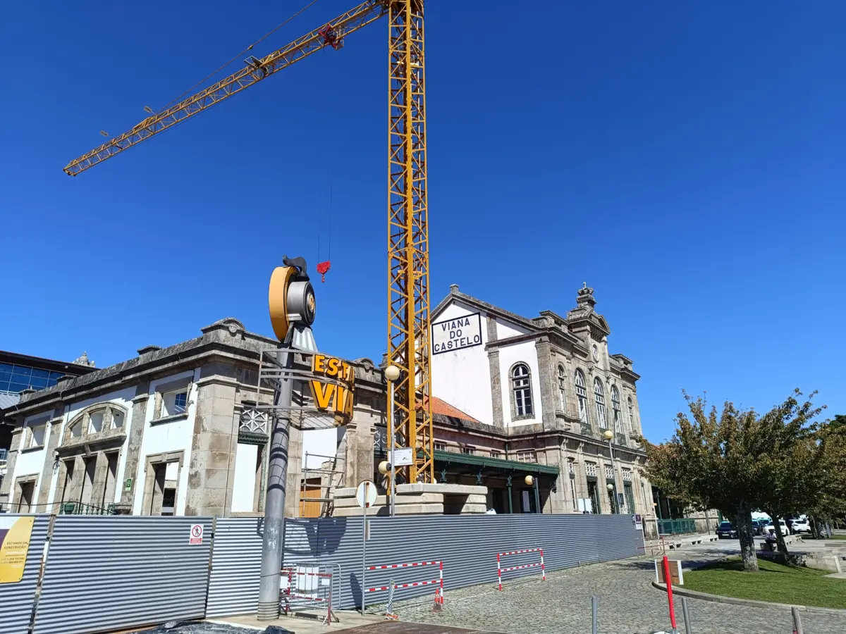 Imagem de contexto do artigo Começou obra de hotel na estação de comboios de Viana. Deverá abrir em 2025