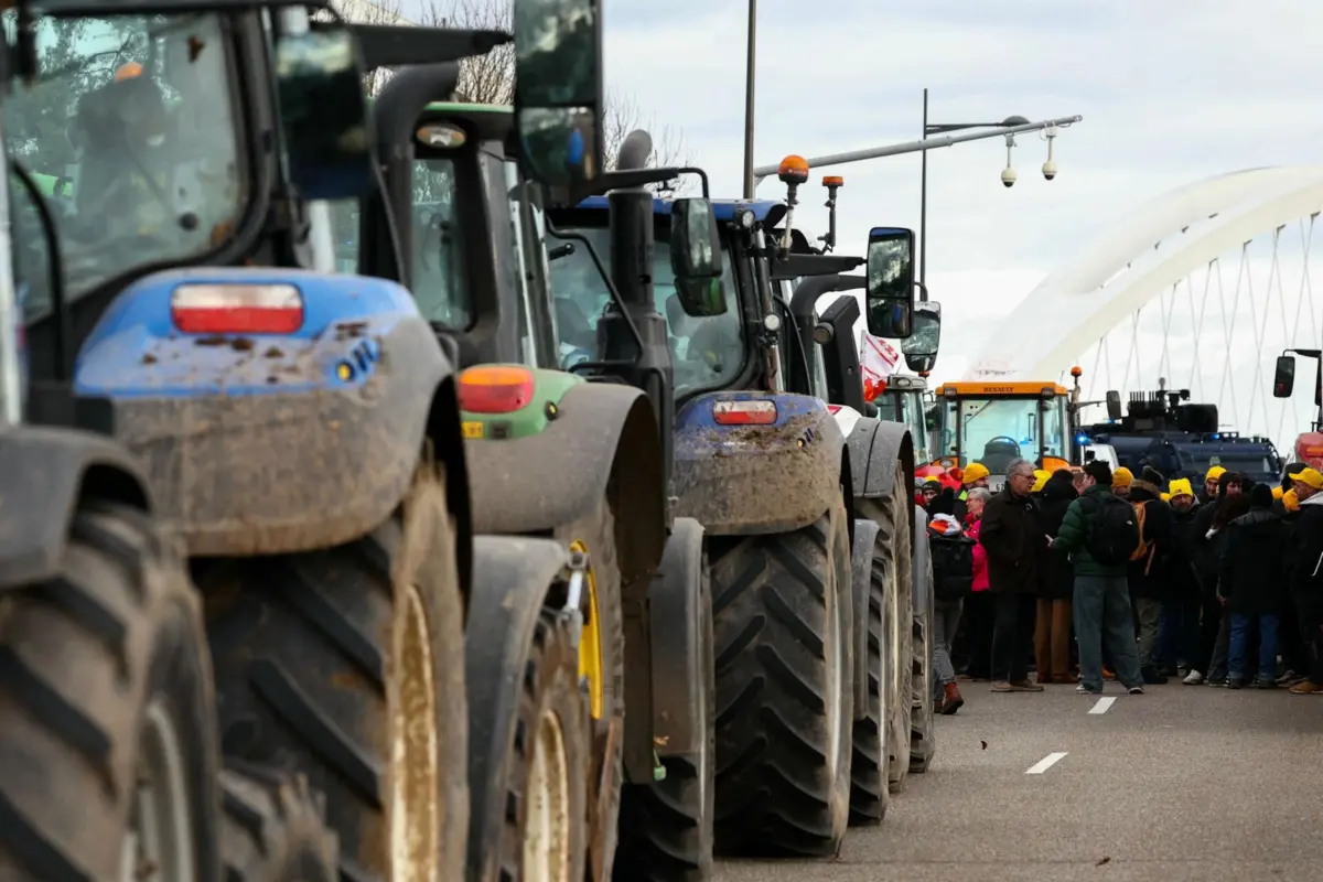 Grupos de agricultores avançaram para protestos em várias cidades europeias