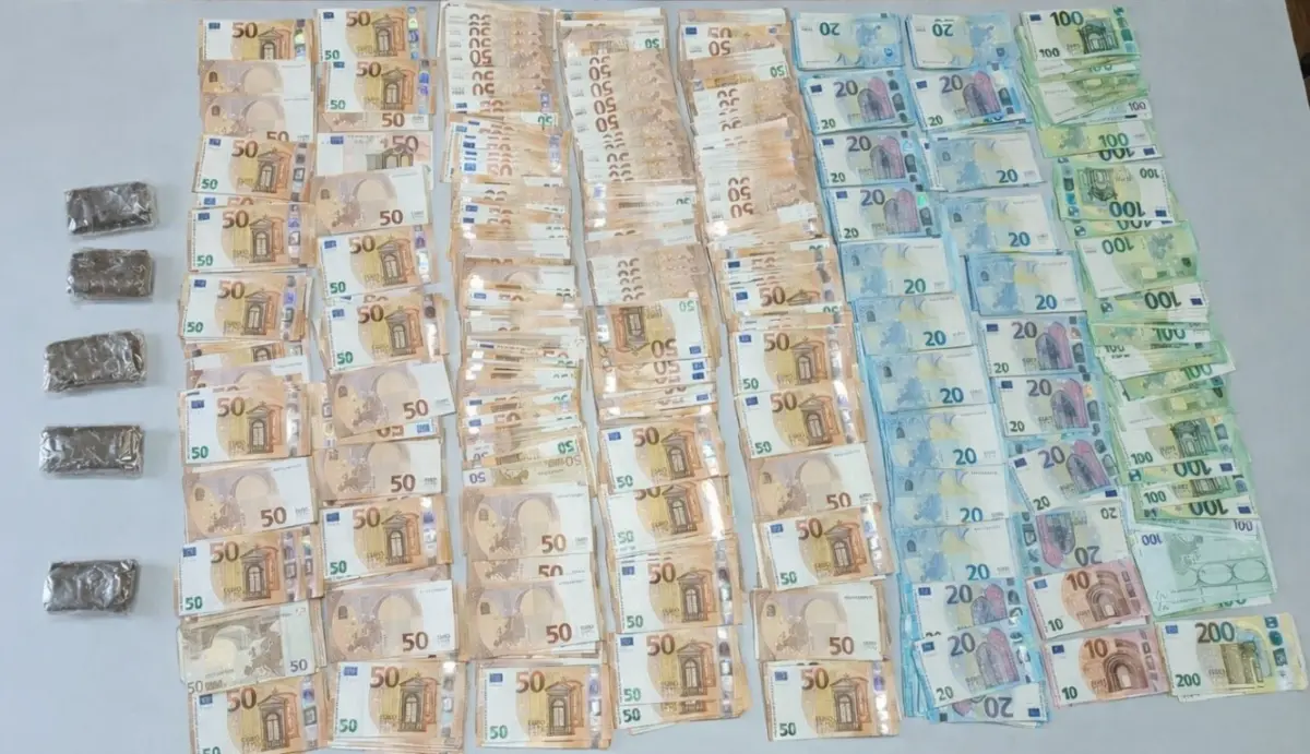 Material apreendido pelos militares da Guarda do interior da viatura dos detidos