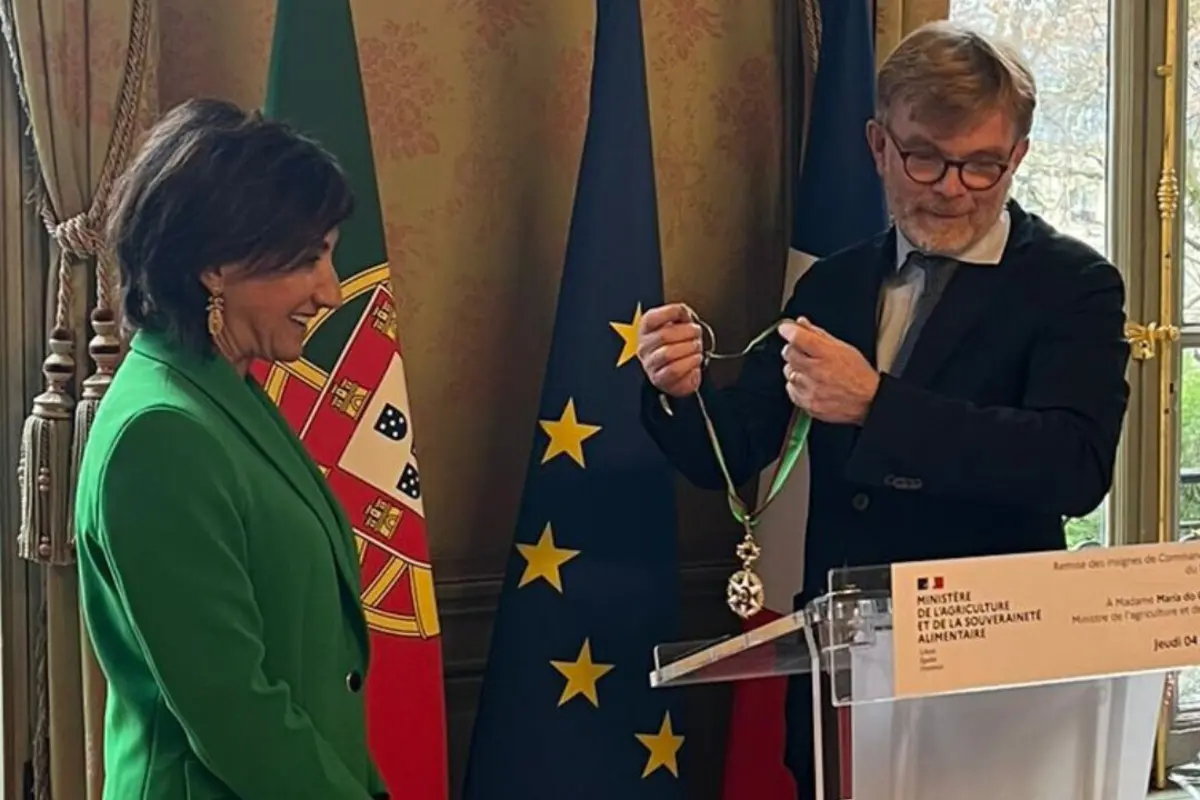 Ministra Maria do Céu Antunes recebeu, em França, o grau de comendadora da Ordem do Mérito Agrícola