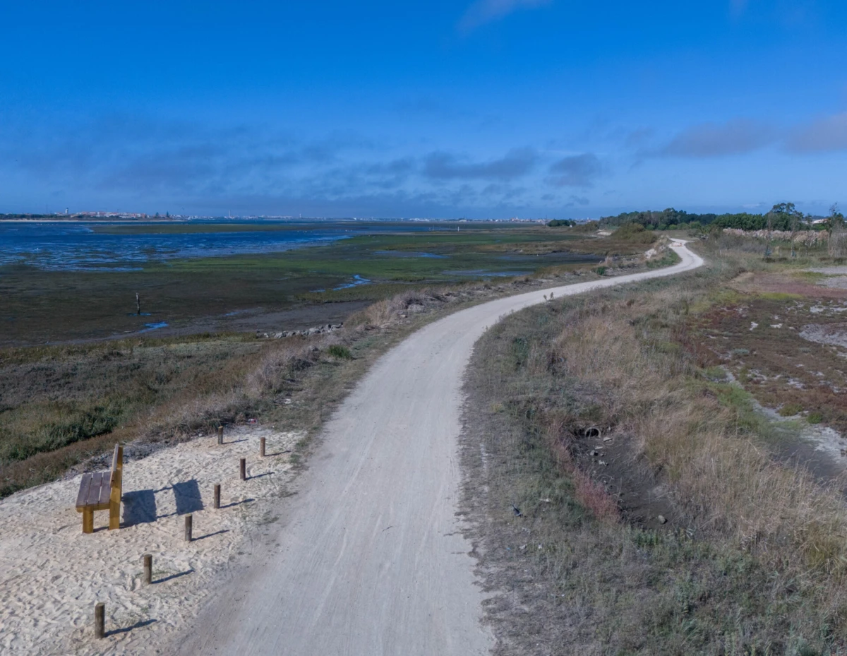 Inundações ao longo do Caminho do Praião atingem campos agrícolas