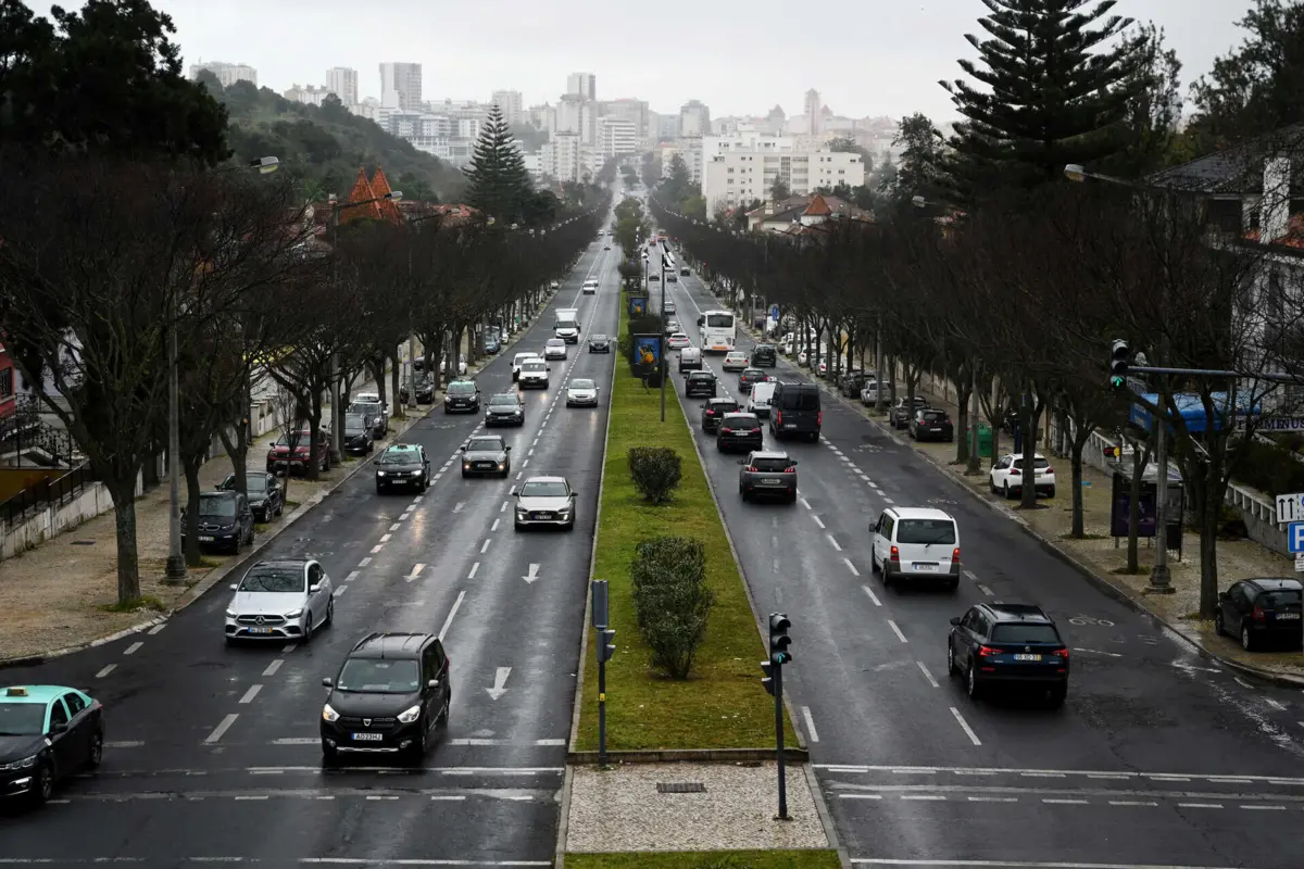 O protesto comoçou às 9 horas na avenida Gago Coutinho, em Lisboa
