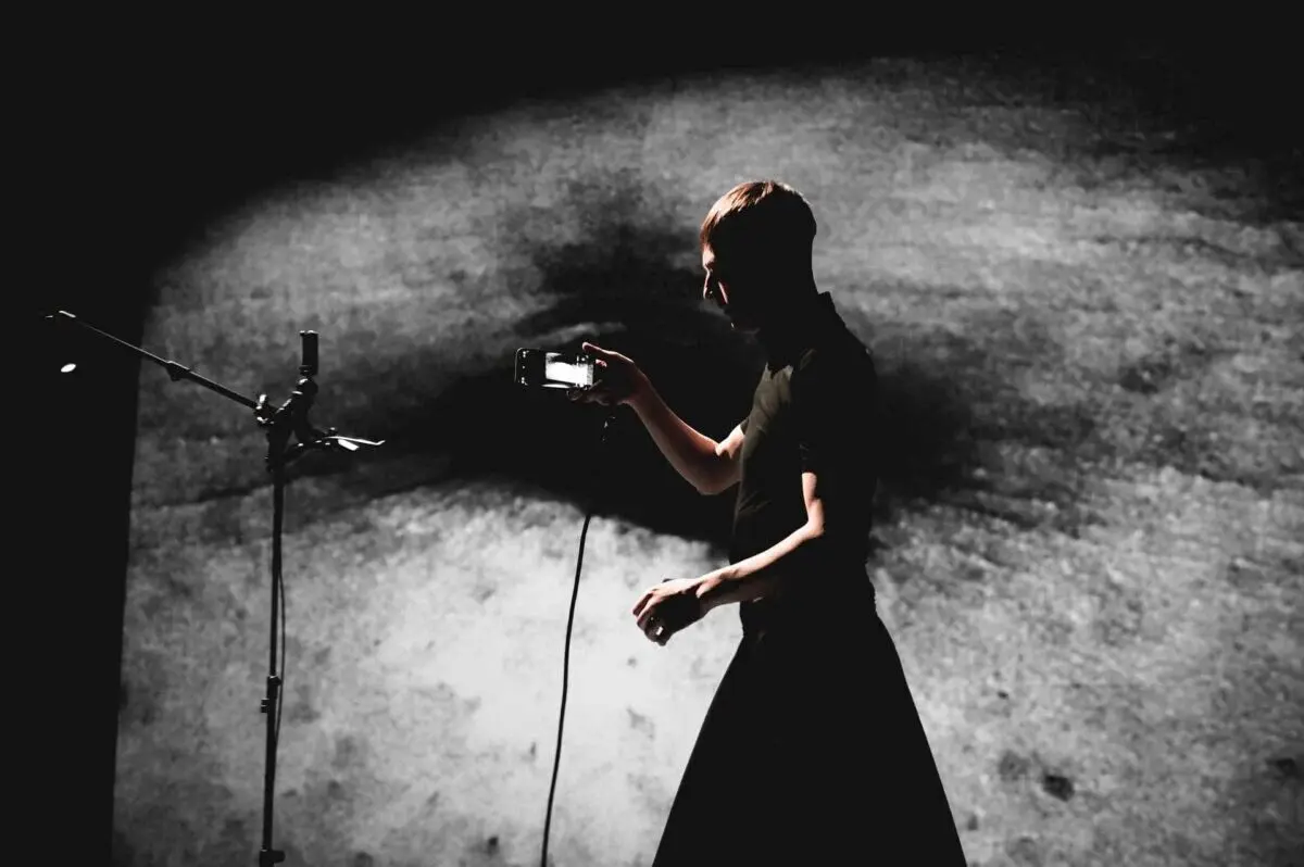 “O punto impróprio A/S/V”, de Javier Martín, combina movimento, som e imagem em tempo real: esta sexta à noite, no Teatro Gil Vicente, Coimbra.