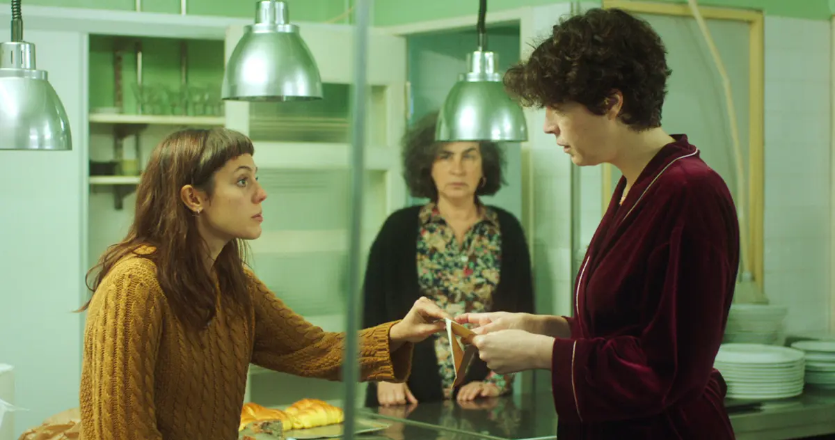 Imagem de contexto do artigo Filmes ‘Mal Viver’ e ‘Viver Mal’ vão ser exibidos na RTP1, ainda este mês