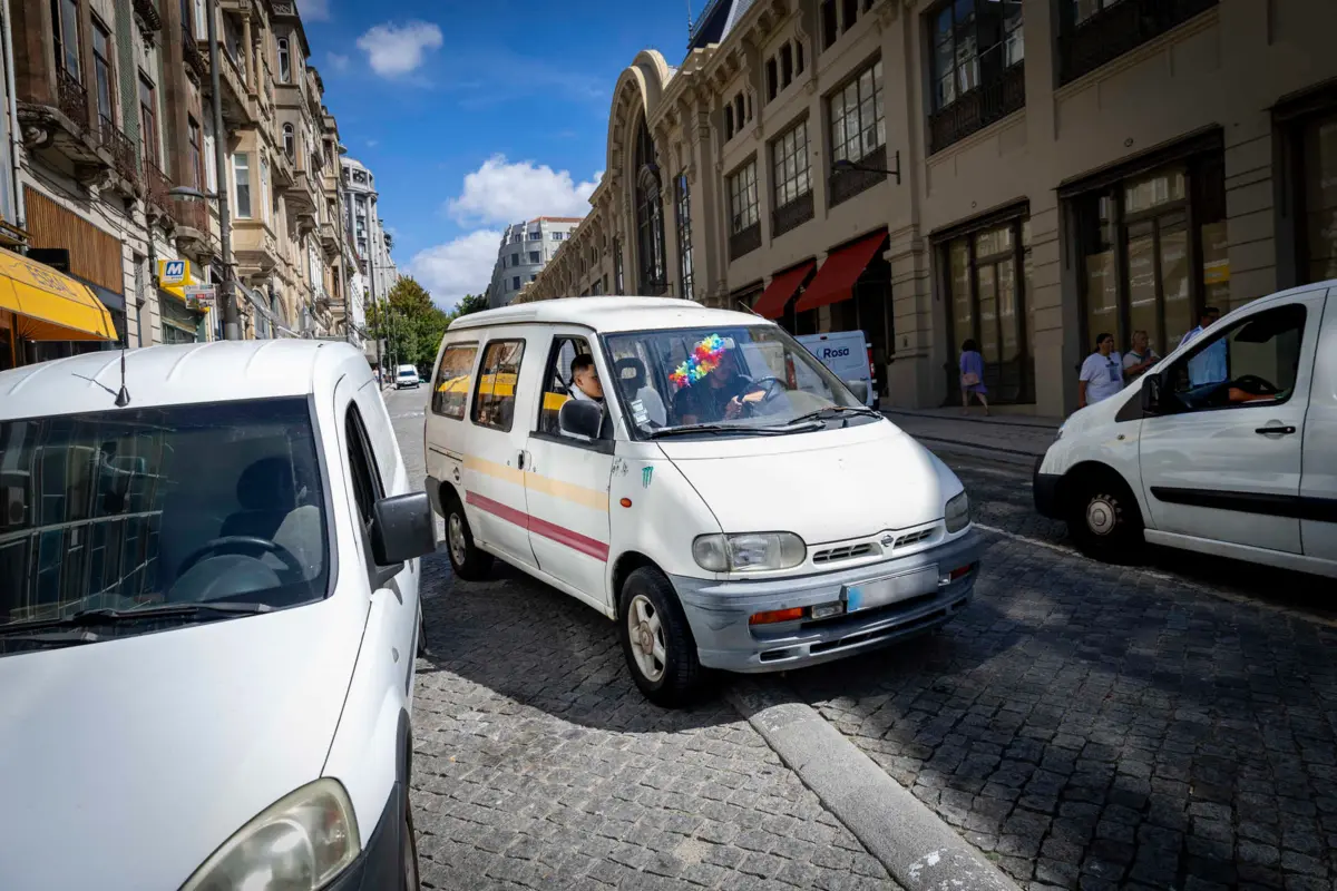 Estacionamento ilegal encrava mais autocarros da STCP