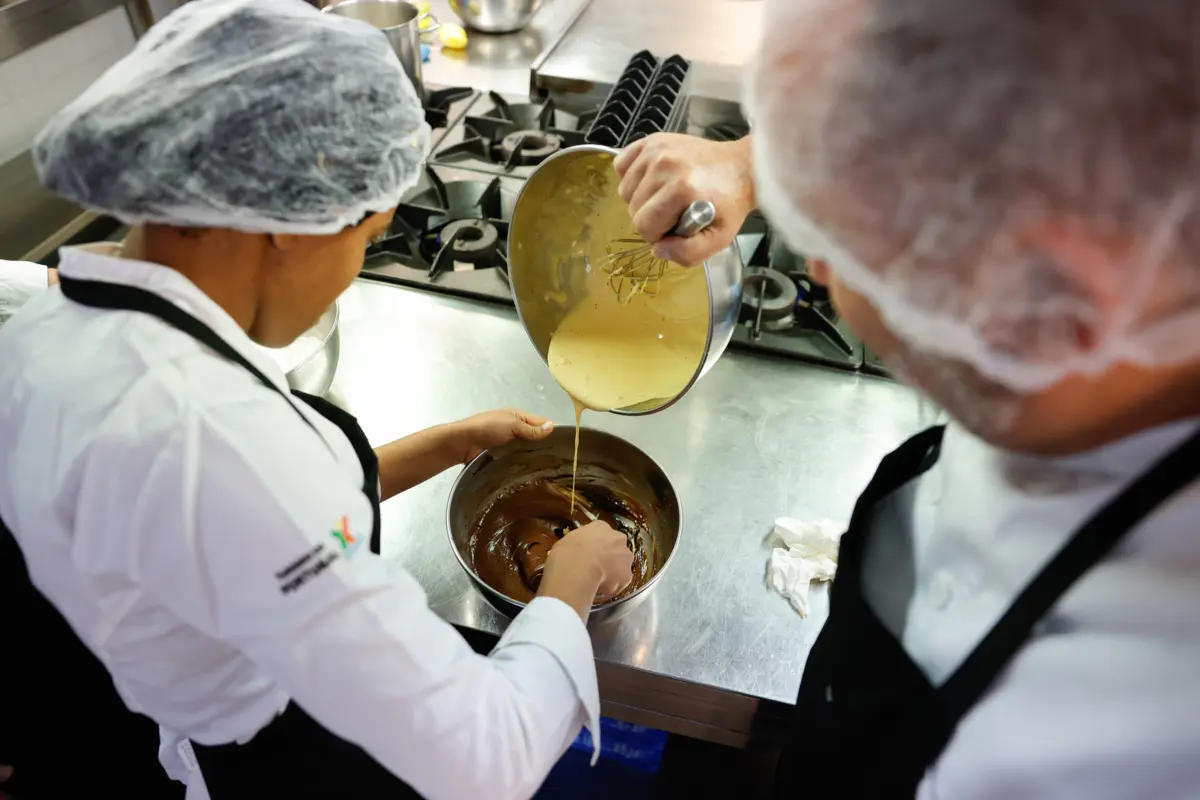 Nestas formações há alunos de 28 nacionalidades, sendo a maioria brasileiros (75%)