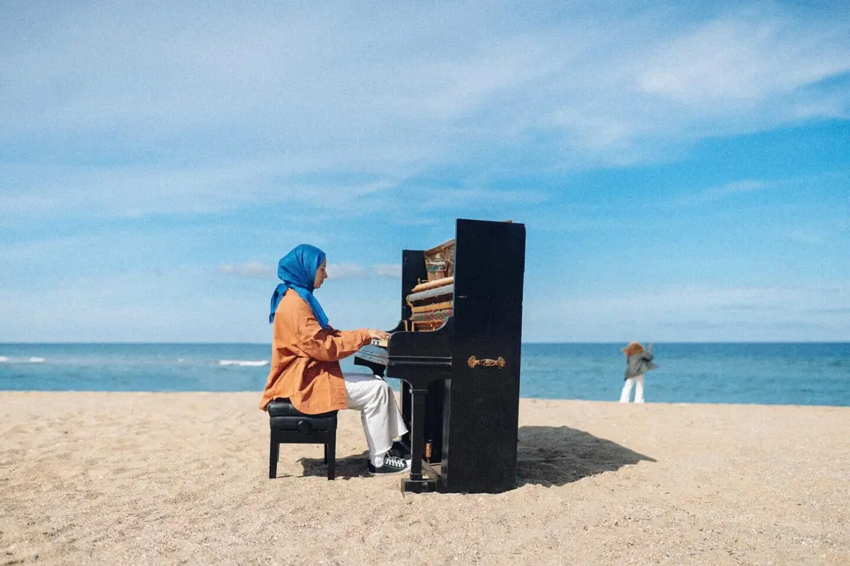 Busra Kayikçi estuda piano desde os 9 anos.