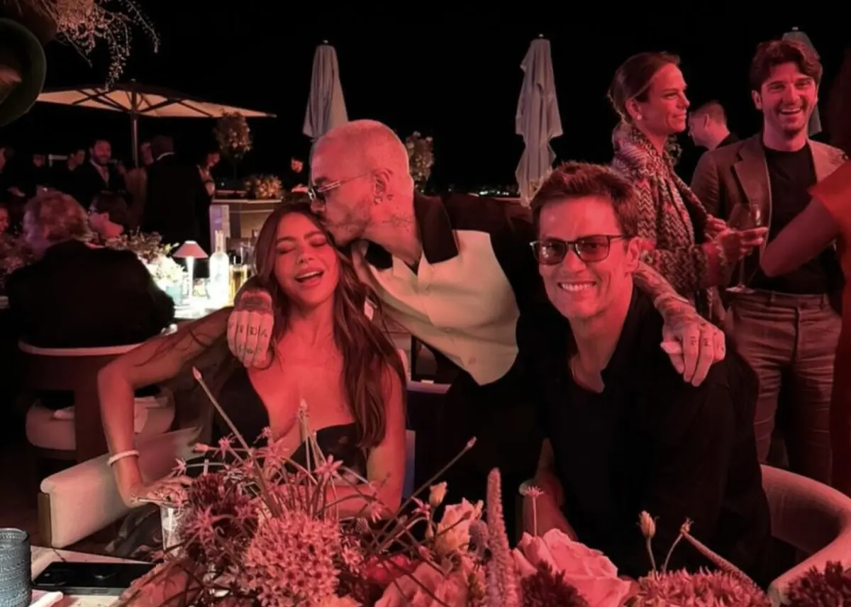 Sofía Vergara e Tom Brady durante o jantar de gala