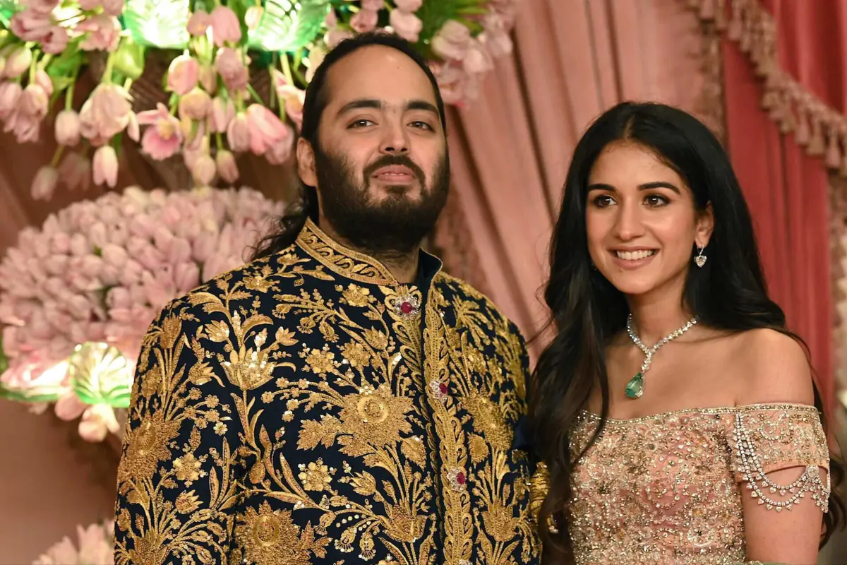 Anant Ambani, o filho mais novo do presidente da Reliance Industries, Mukesh Ambani, vai casar-se com Radhika Merchant, filha dos magnatas farmacêuticos Viren e Shaila Merchant