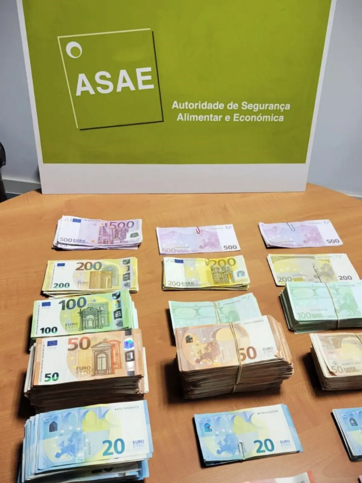 ASAE apreendeu 123 mil euros, que estavam escondidos num respiradouro