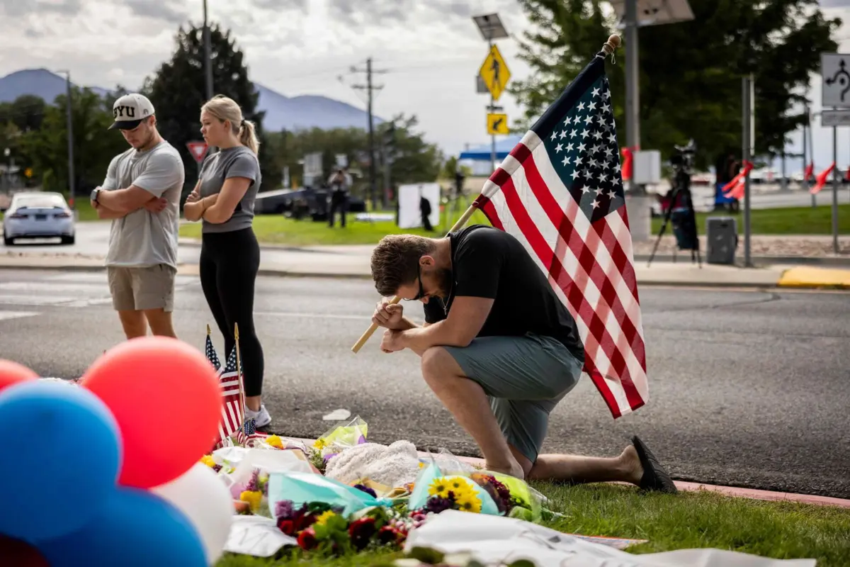 Memorial na Universidade Utah Valley onde Charlie Kirk foi morto a tiro