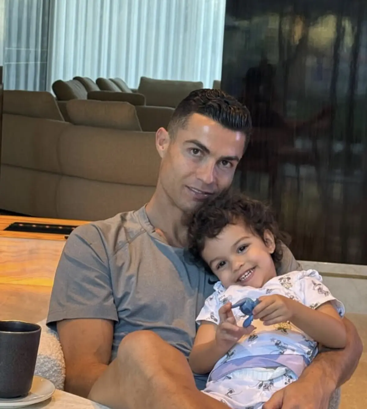 Bella Esmeralda faz três anos e Cristiano Ronaldo já a parabenizou