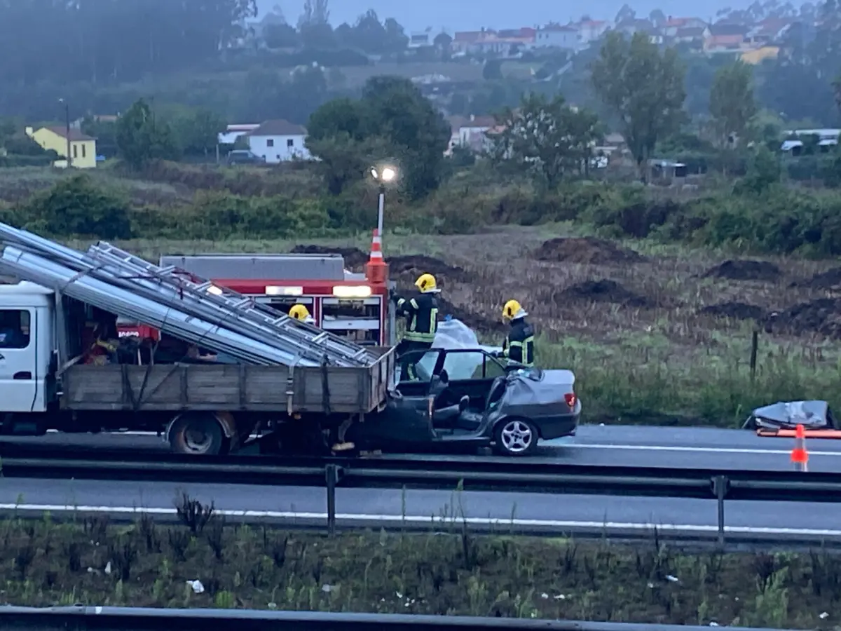 Acidente está a congestionar o trânsito na A28