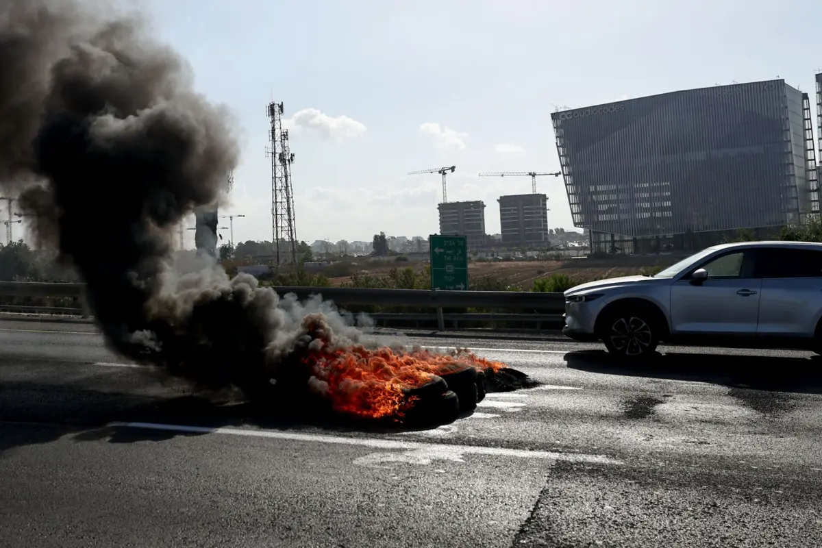 Manifestantes bloquearam algumas das principais estradas de Israel