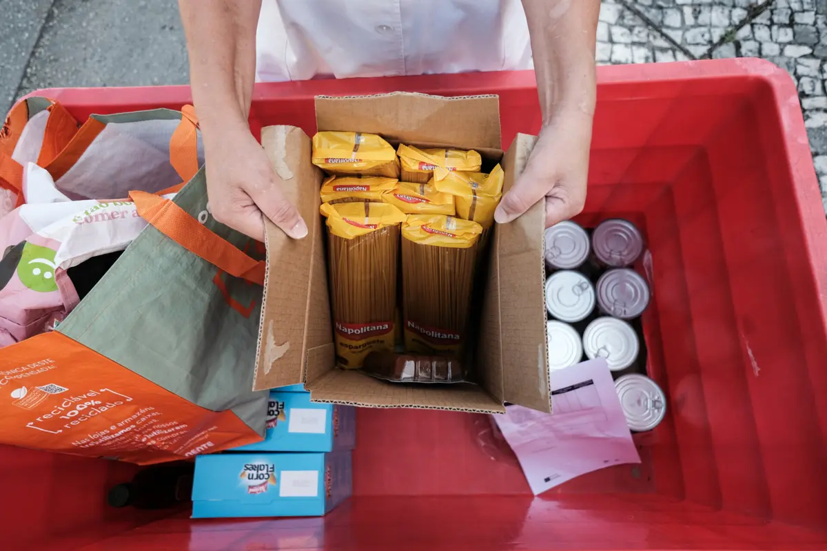 O cabaz de alimentos pretende ser um instrumento de combate à pobreza e à exclusão social