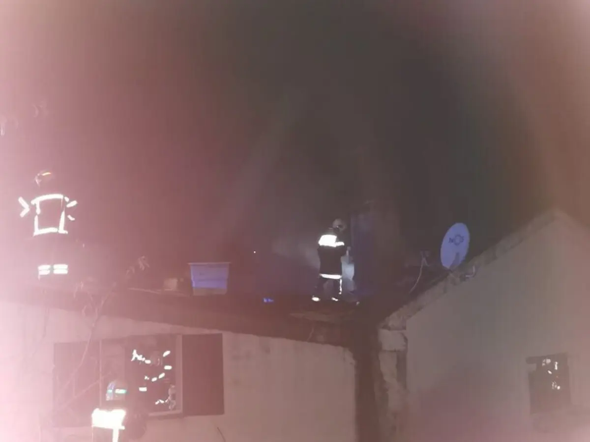 Imagem de contexto do artigo Incêndio intoxica e desaloja família de Cinfães