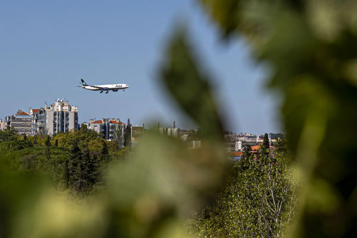 Movimento "Aterra" defende a interdição de voos no aeroporto Humberto Delgado entre as 23 horas e as 7 horas