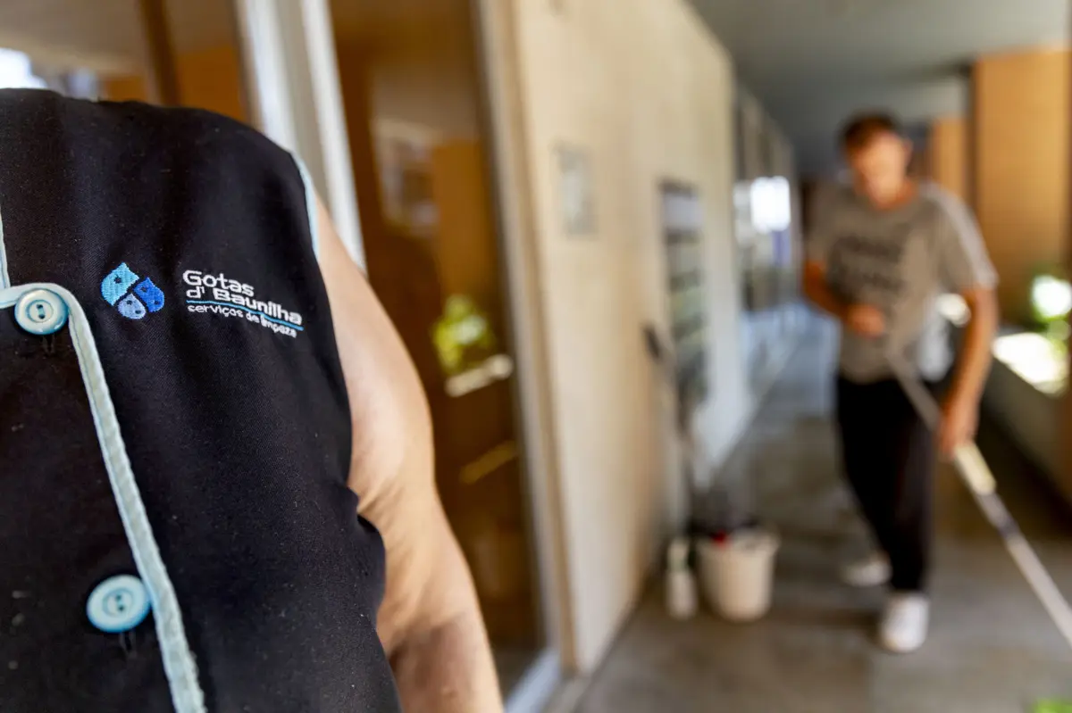 Empresas de limpeza sem mãos a medir para tanta procura