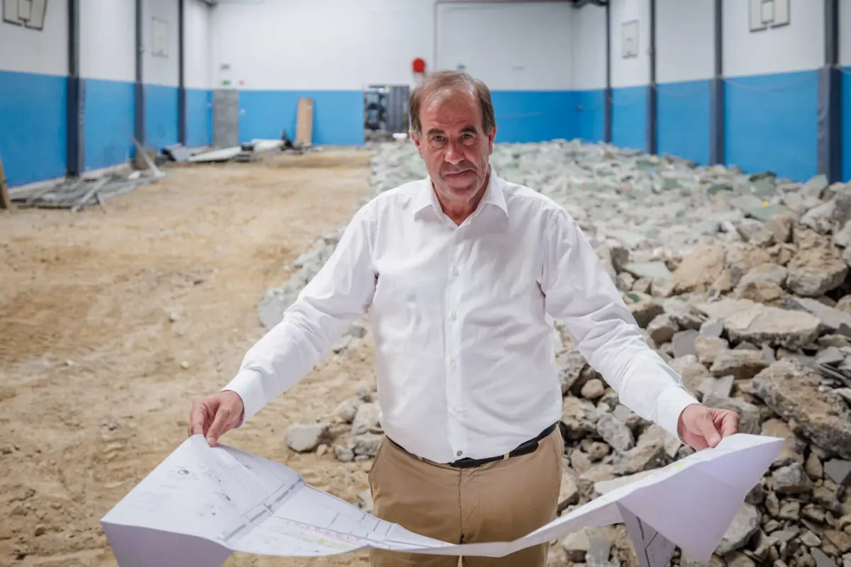 Amadeu Dinis no pavilhão onde vai ser criado o centro especializado da Escola Profissional CIOR