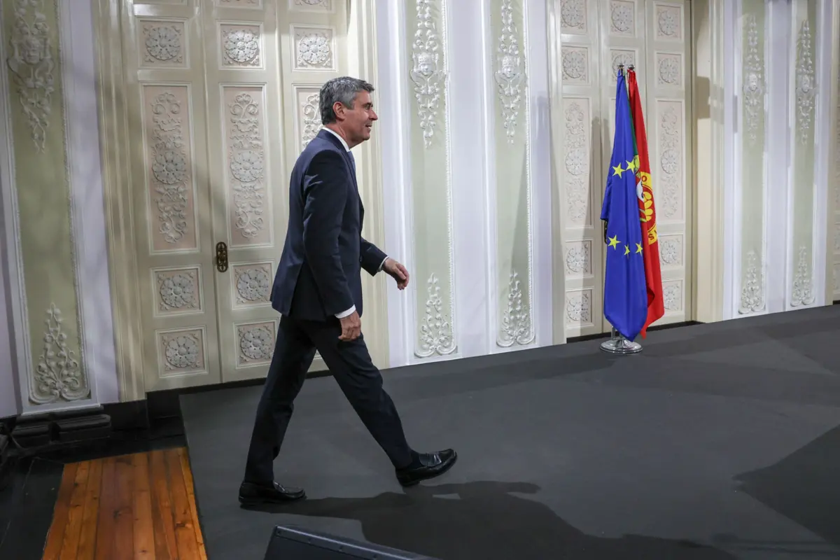 José Luís Carneiro discursou no sábado para 14 militantes no Largo do Rato