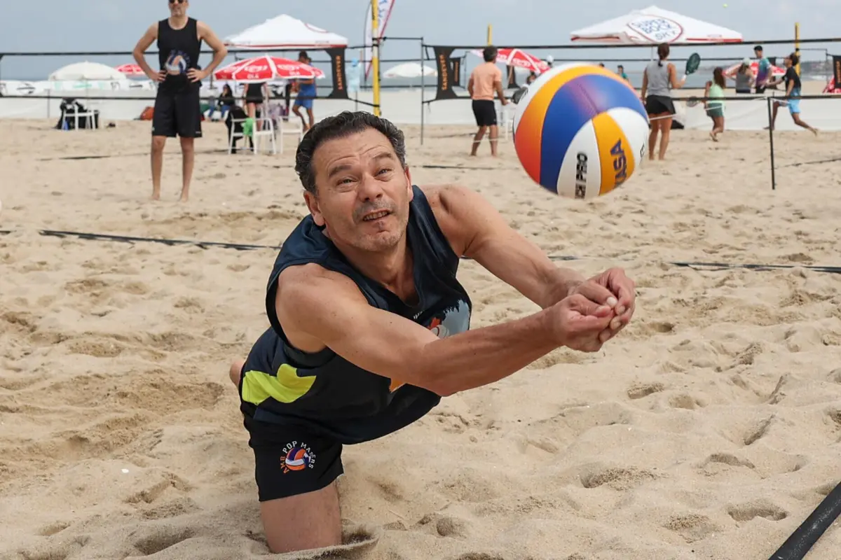 Montenegro jogou vólei na praia de Espinho