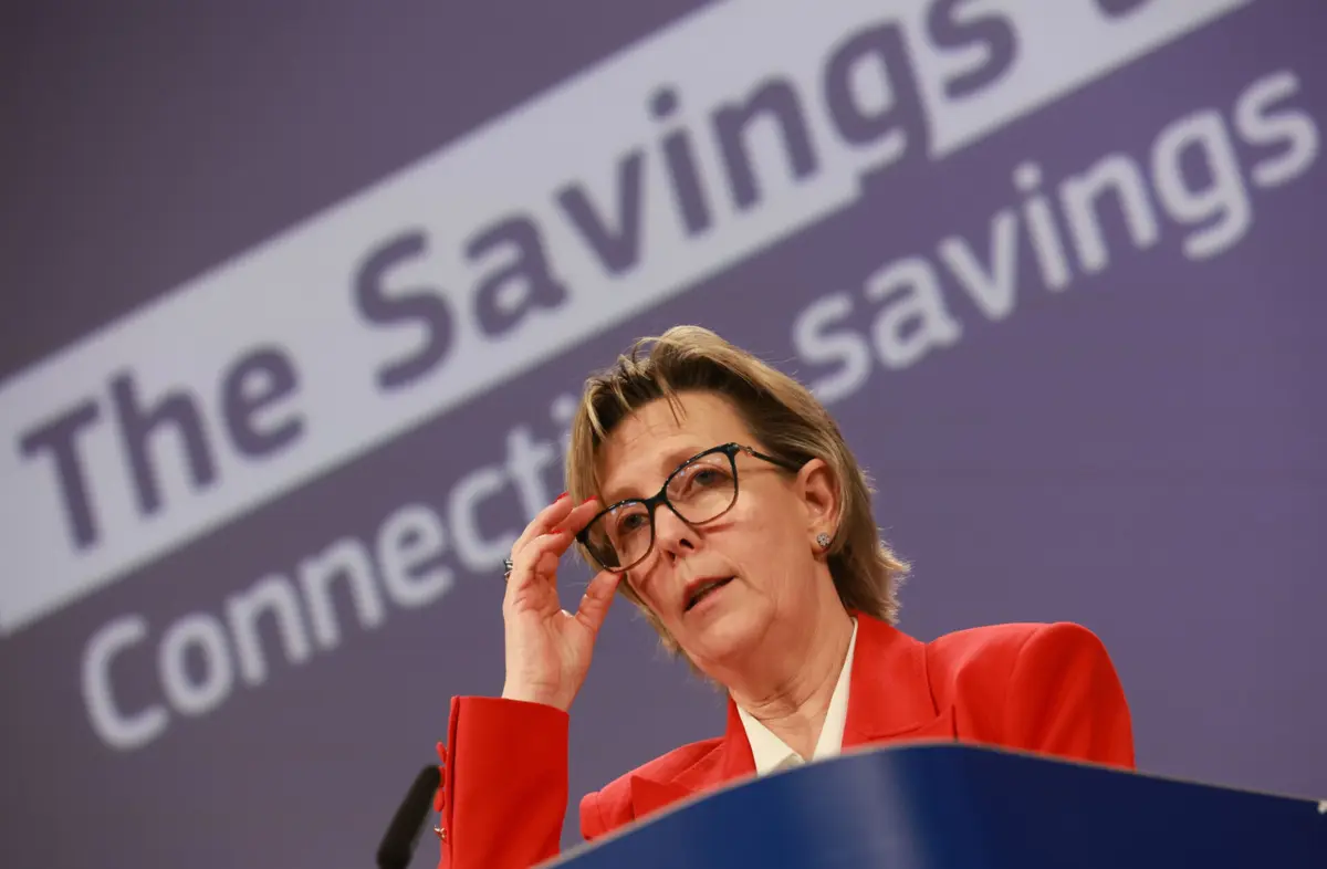 A portuguesa Maria Luís Albuquerque foi uma das comissárias europeias aconselhadas a usar telefone descartável na visita ao EUA