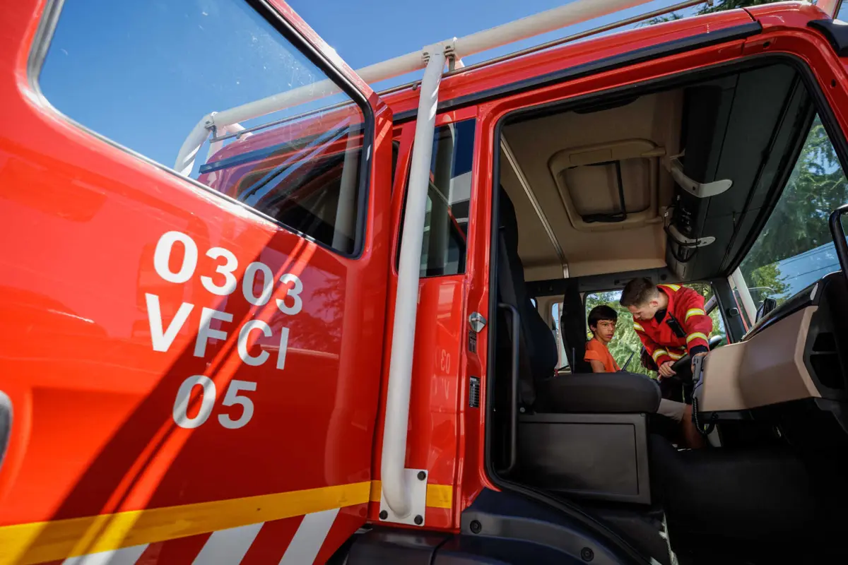 Imagem de contexto do artigo Casa ardeu em incêndio que consome armazém em Loulé