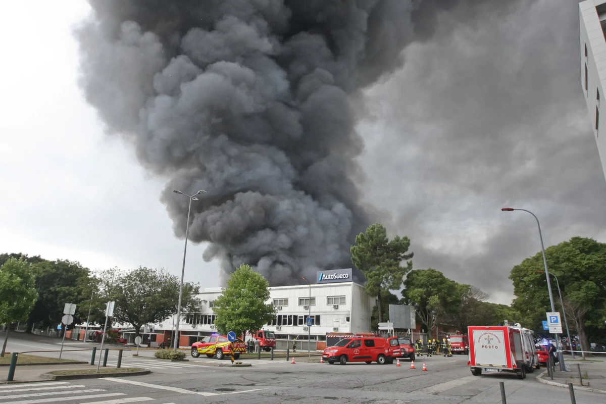 Fogo, que deflagrou a 29 de julho, provocou danos avultados. Edifício vai ser reabilitado