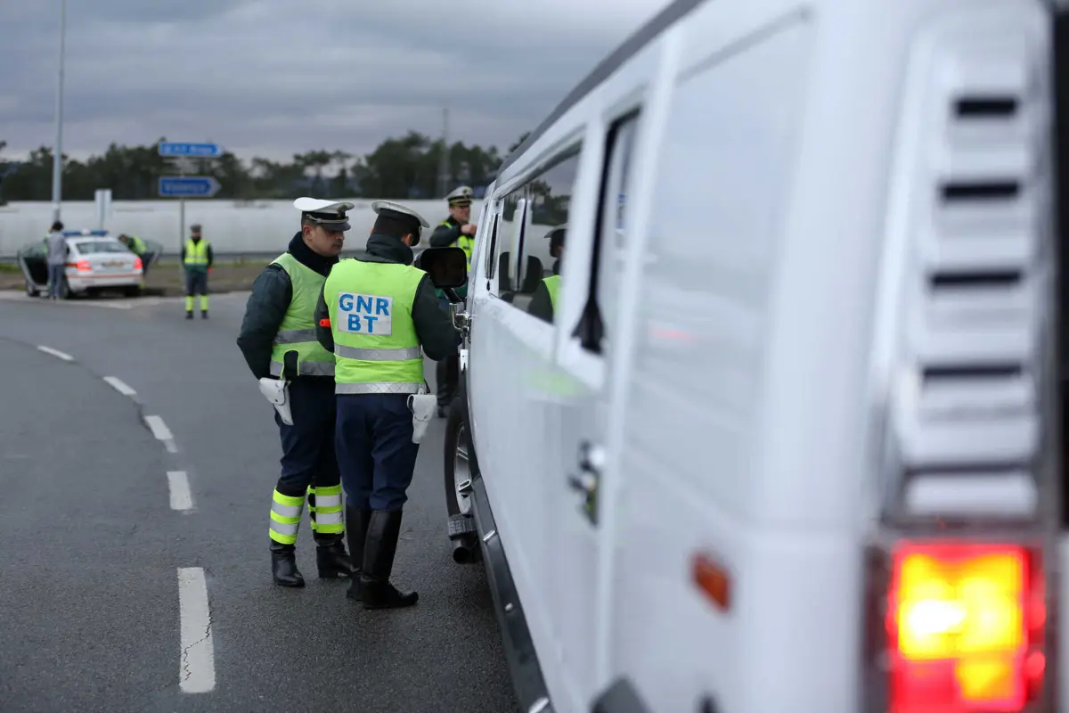 Imagem de contexto do artigo PSP e GNR apanham 37 mil condutores sem carta em três anos