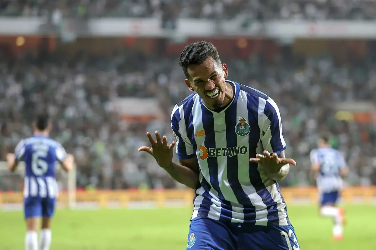 Galeno bisou frente ao Sporting