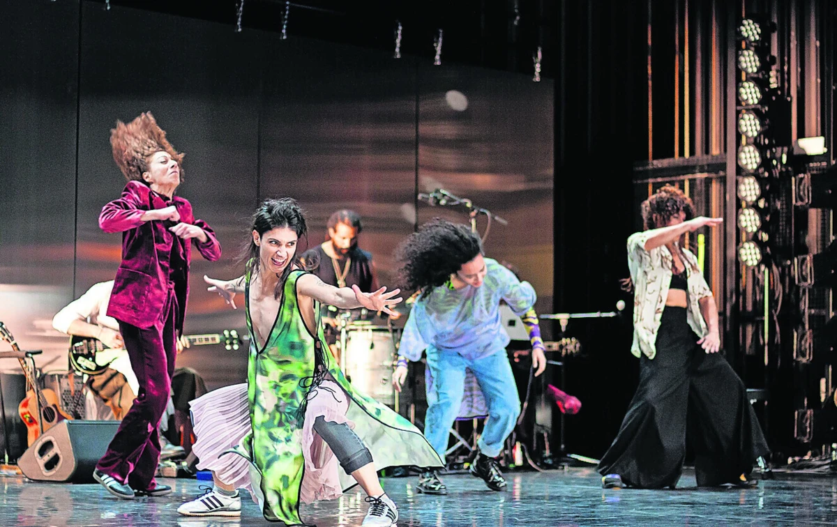 "Cafézinho", de Gaya de Medeiros, é uma resposta a "Café Müller", de Pina Bausch, e um "mergulho na raiva