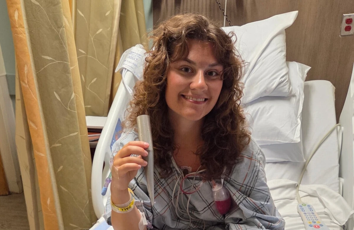 Imagem de contexto do artigo "Meio centímetro de vaso sanguíneo". Guarda-sol perfura braço de nadadora-salvadora nos EUA