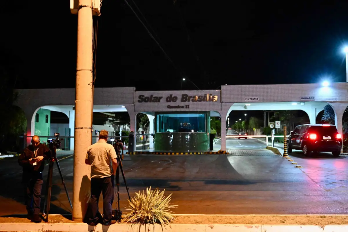 Condomínio onde Bolsonaro se encontra em prisão domiciliária