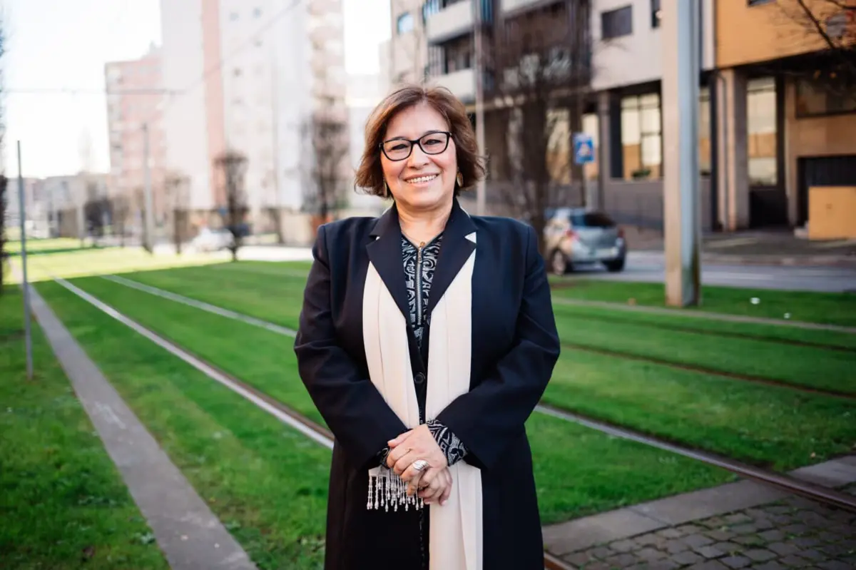 Maria Olinda tem 65 anos e foi professora de Português