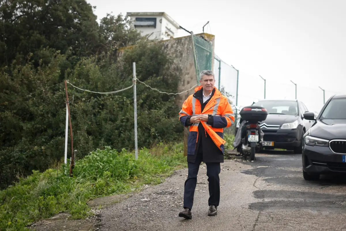 "É preciso garantir apoios ao setor da agricultura, ao setor das pescas, porque há pessoas que têm as suas vidas totalmente comprometidas", defendeu