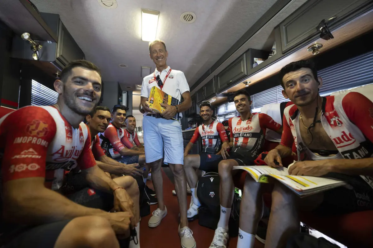 Américo Silva e os seus corrredores num momento de boa disposição no autocarro