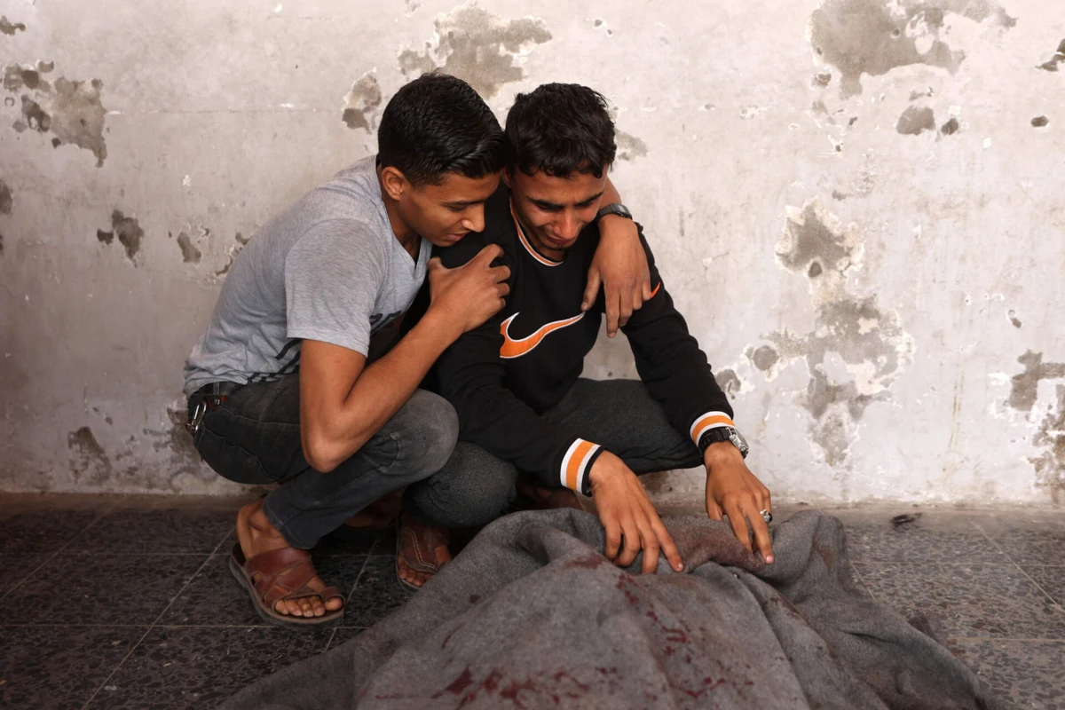 Há mais de dois meses que Israel bloqueia a entrada de ajuda humanitária a Gaza, onde os ataques aéreos continuam a matar dezenas de pessoas