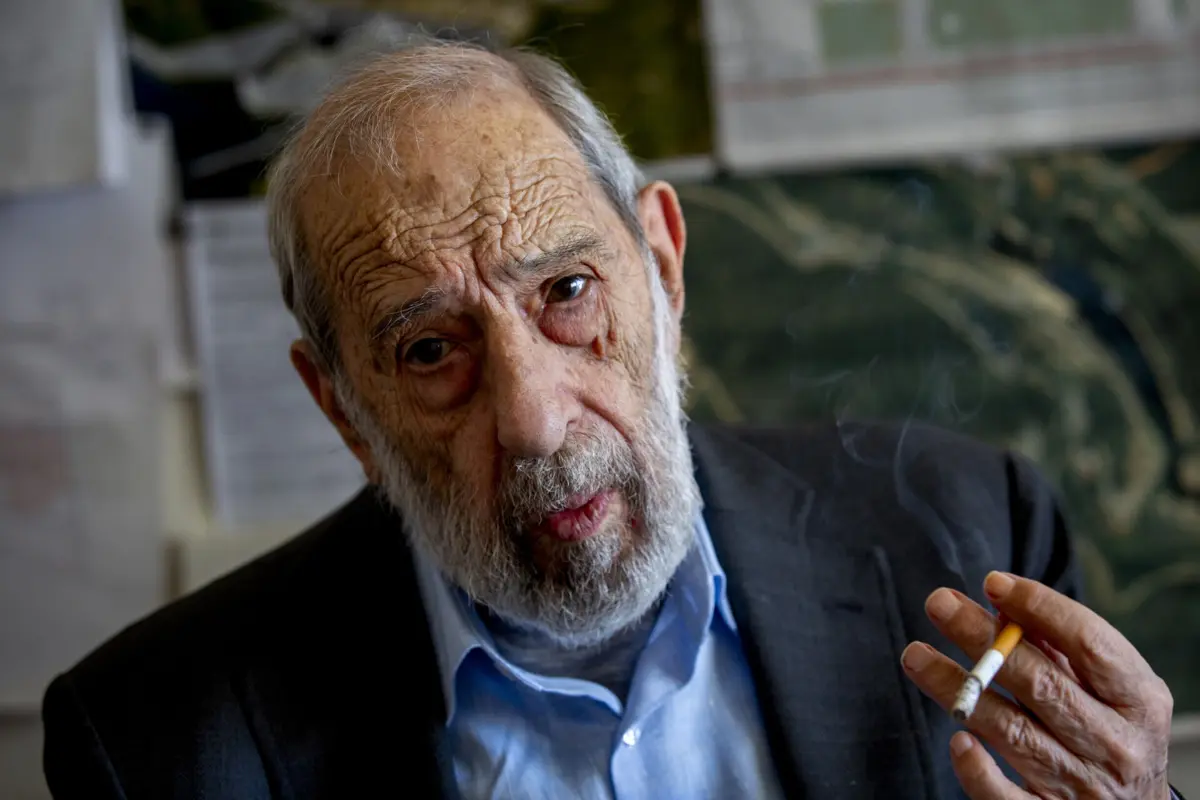 Álvaro Siza Vieira, arquiteto português, vai criar uma escultura de homenagem ao Zé Povinho