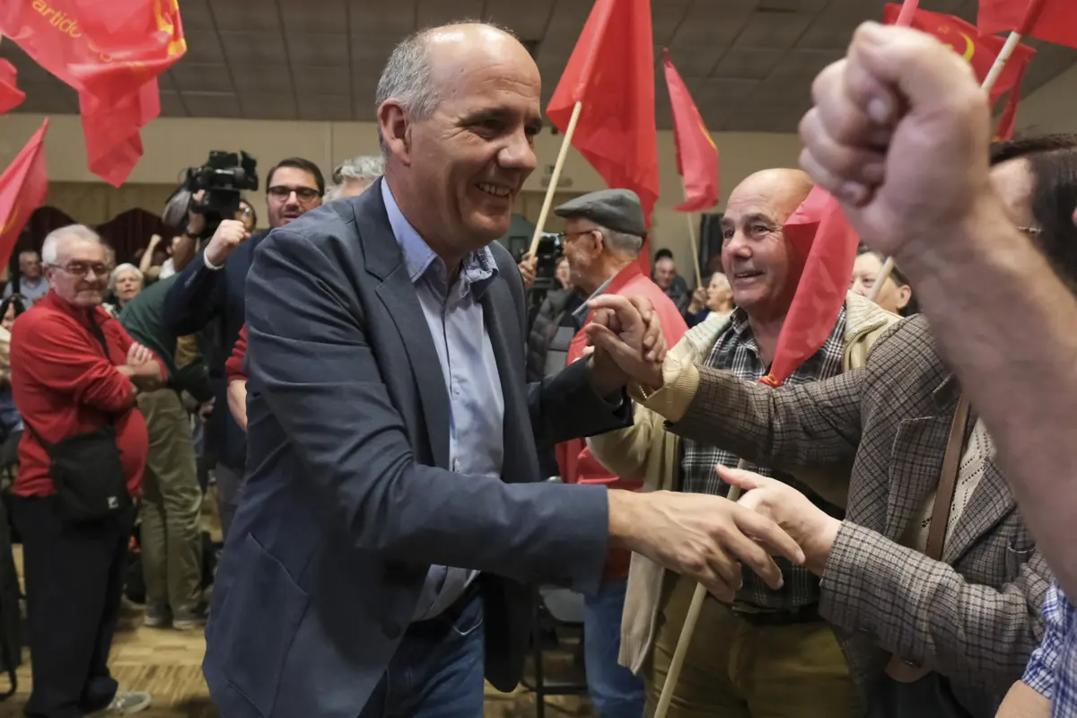 Paulo Raimundo num comício do PCP na Baixa da Banheira