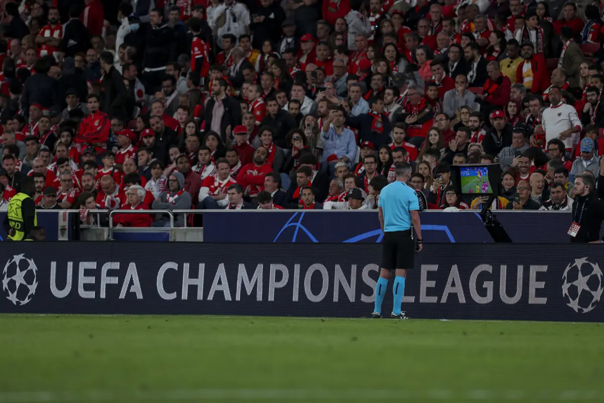 VAR vai entrar mais cedo nas competições da UEFA