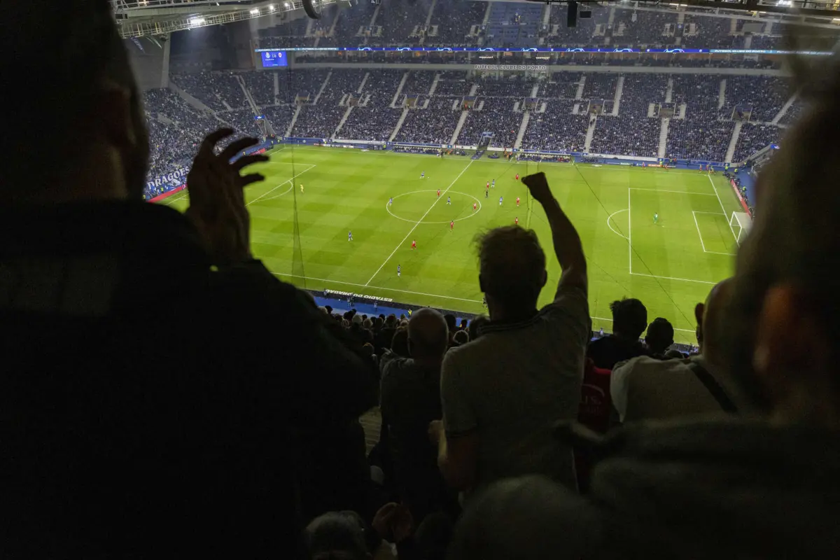 Em Portugal, os adeptos só podem consumir álcool fora dos estádios