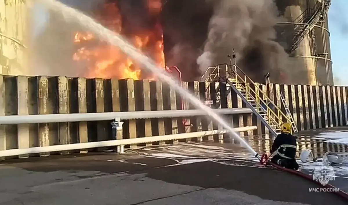 Incêndio numa refinaria de petróleo russa em Azov