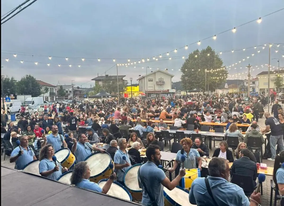 Imagem de contexto do artigo Mais de duas mil francesinhas “devoradas” num megajantar do São João de Sobrado