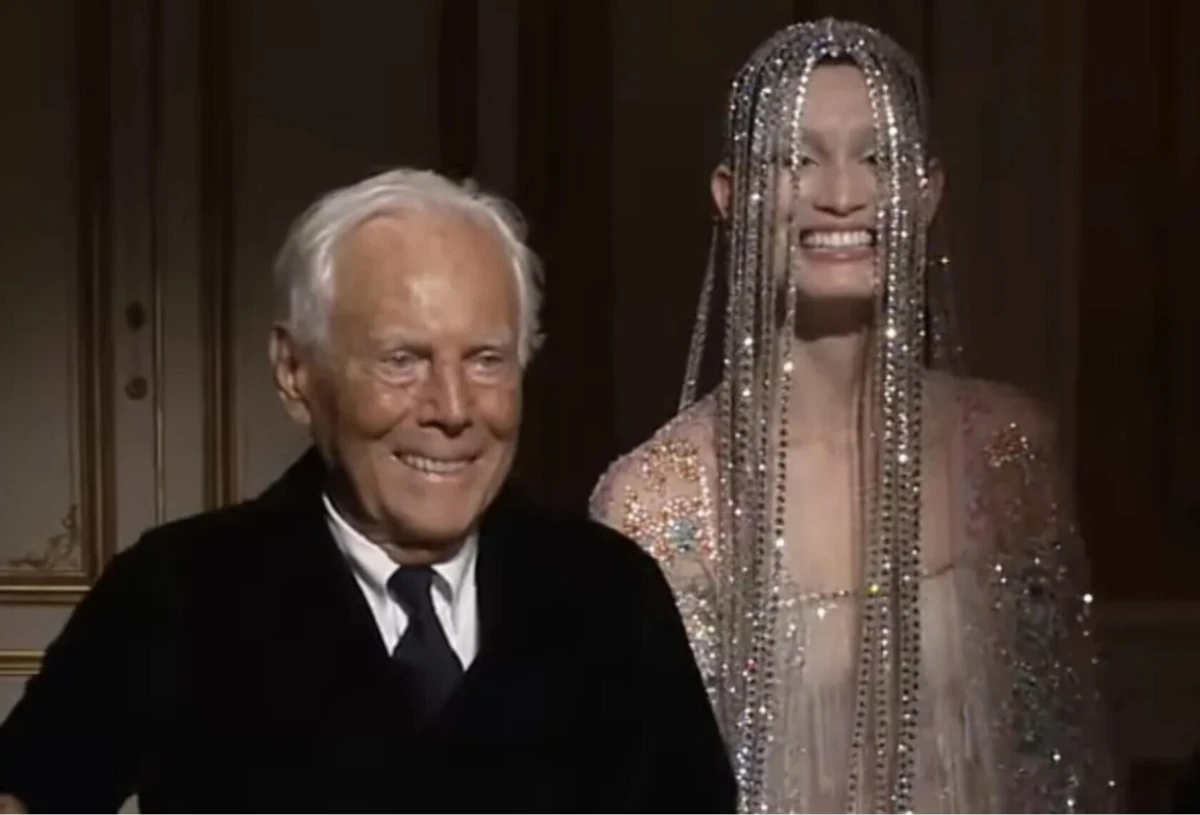 Giorgio Armani, em janeiro, no final do seu desfile em Paris