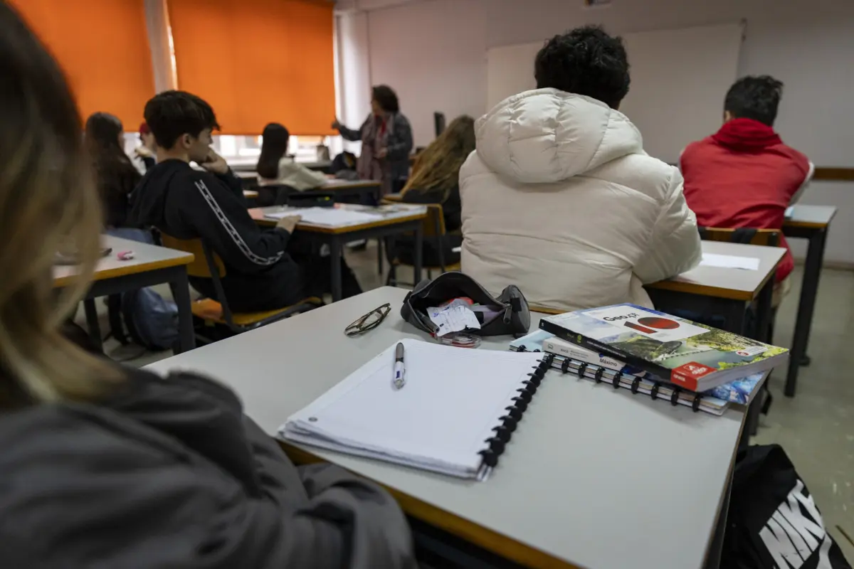 Números de alunos a finalizar Secundário no tempo previsto sofreu redução