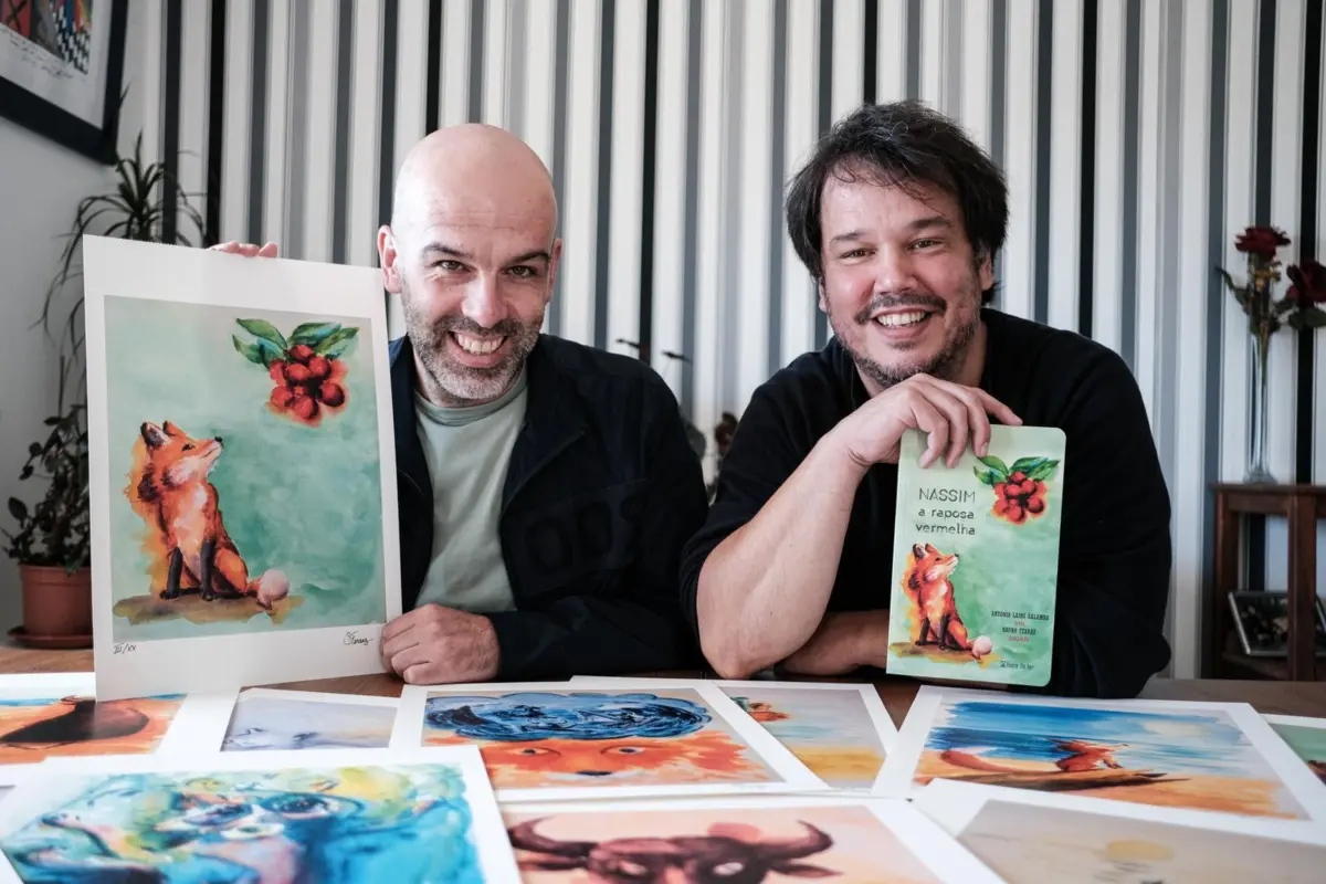 Escritor António Lains Galamba (à direita) com ilustrador Bruno Ferraz