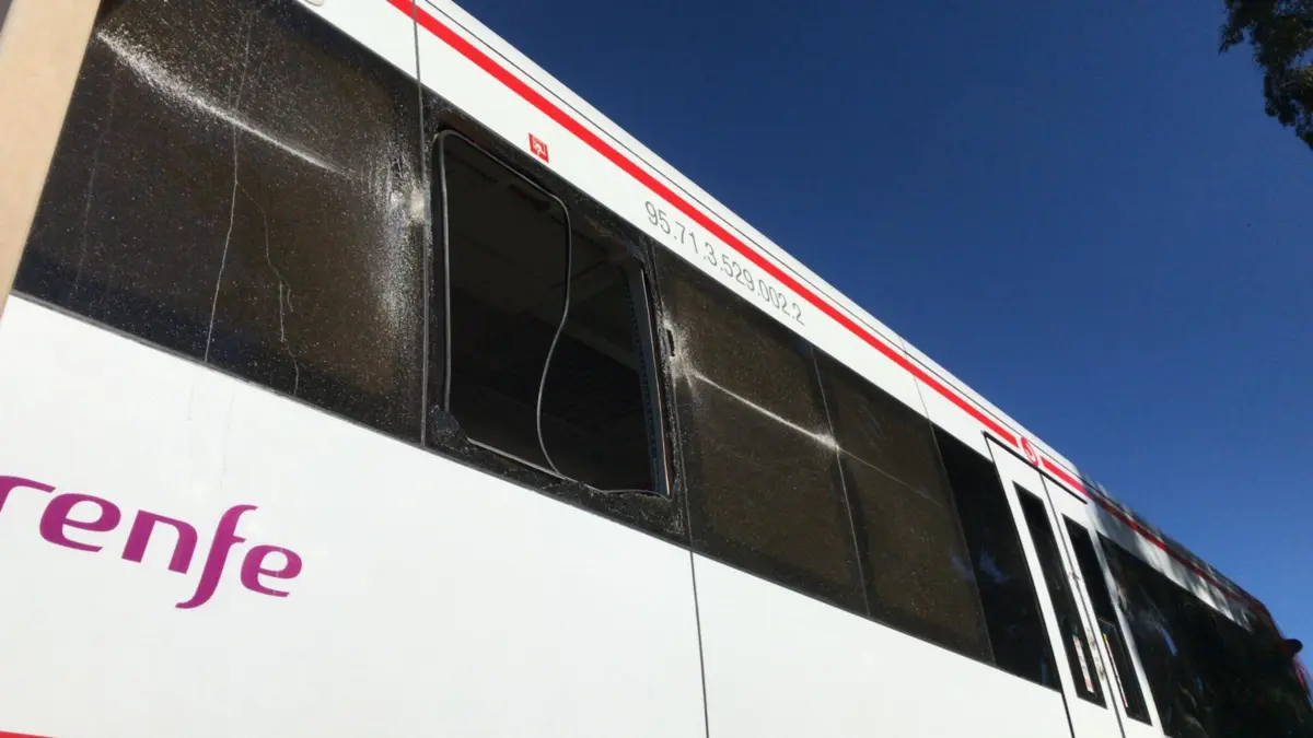 Quatro dias depois da tragédia de Adamuz, em Espanha, um novo acidente ferroviário atingiu um comboio na região de Múrcia