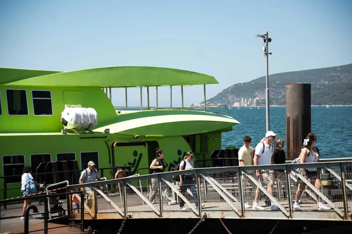 Plenário dos trabalhos leva à interrupção do serviço de transporte entre Setúbal e Troia